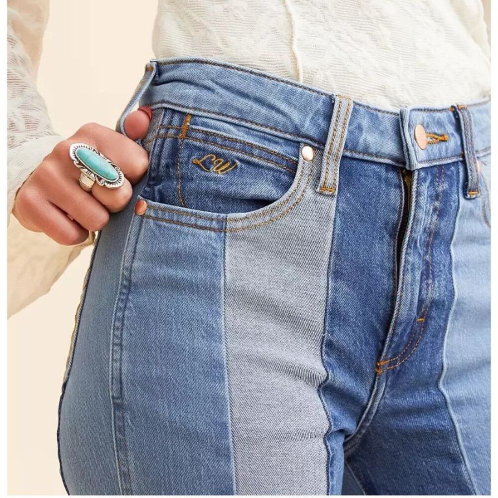 WRANGLER® X LAINEY WILSON Patchwork Super Flare Jean 29x32 - Picture 4 of 7